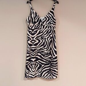 Skirtin Around black and white silk dress size 4